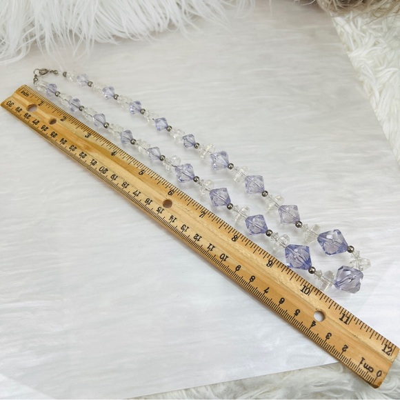 Vintage light weight purple clear beaded necklace - Picture 8 of 8